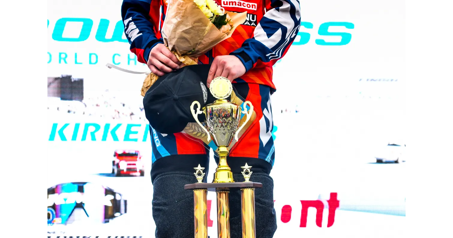  003_saturday_podium_world