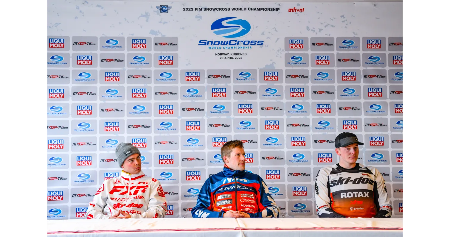 006_saturday_podium_world